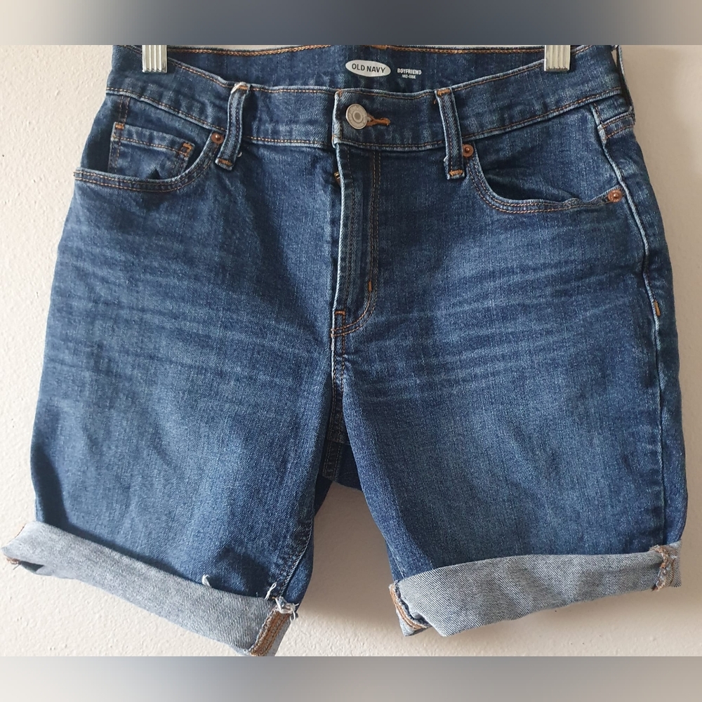 Old navy Boyfriend Mid-Rise short jean.